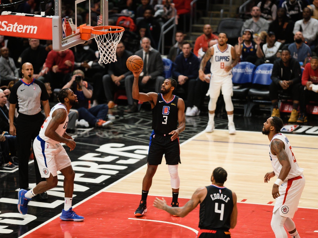 这种从低谷到巅峰式的表现很难单纯归因于某